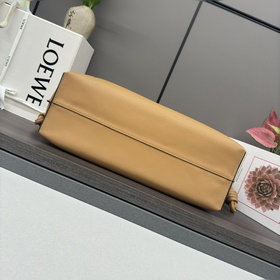 Новая модель Loewe — большая сумка Fla