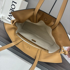 Новая модель Loewe — большая сумка Fla
