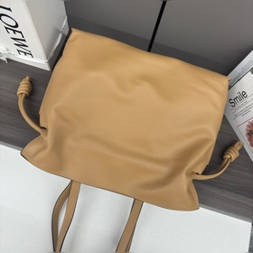 Новая модель Loewe — большая сумка Fla