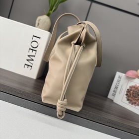 Новая модель Loewe — большая сумка Fla