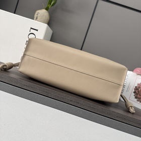 Новая модель Loewe — большая сумка Fla
