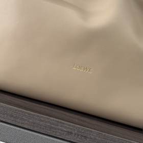 Новая модель Loewe — большая сумка Fla