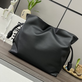 Loewe  Клач «Flamenco» из кожи наппа 