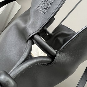 Loewe  Клач «Flamenco» из кожи наппа 
