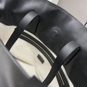 Loewe  Клач «Flamenco» из кожи наппа 