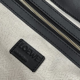 Loewe  Клач «Flamenco» из кожи наппа 