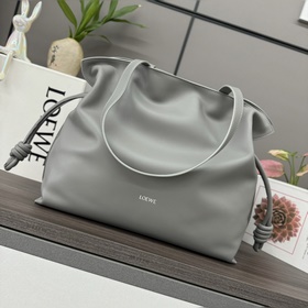 Новая модель Loewe — большая сумка Fla
