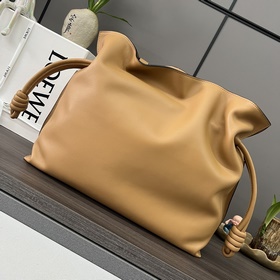 Loewe  Клач «Flamenco» из кожи наппа 