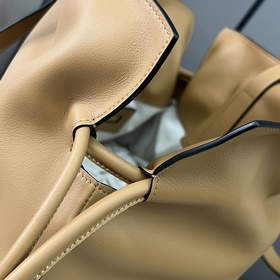 Loewe  Клач «Flamenco» из кожи наппа 
