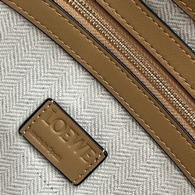 Loewe  Клач «Flamenco» из кожи наппа 