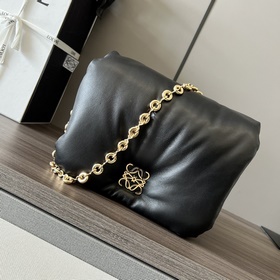 Loewe  2026 Сумка Puffer Goya из блес