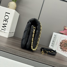 Сумка Loewe Puffer Goya из блестящей к