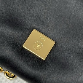 Сумка Loewe Puffer Goya из блестящей к