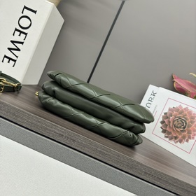 Сумка Loewe Puffer Goya из блестящей к