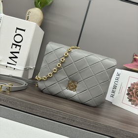 Сумка Loewe Puffer Goya из блестящей к