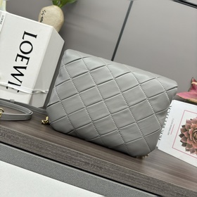 Сумка Loewe Puffer Goya из блестящей к