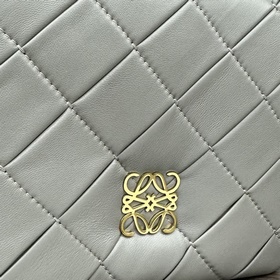 Сумка Loewe Puffer Goya из блестящей к