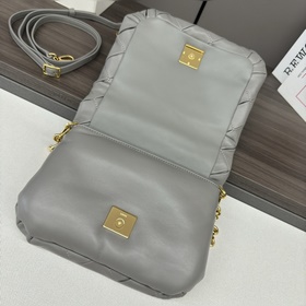Сумка Loewe Puffer Goya из блестящей к