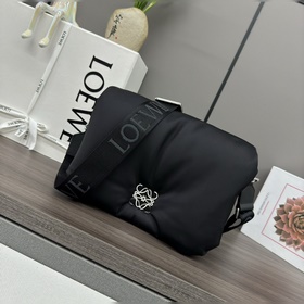 Новая модель сумки Loewe Puffer Goya и