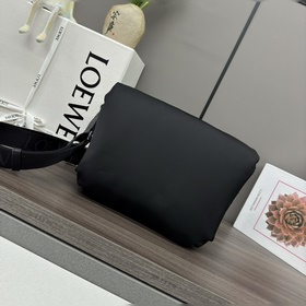Новая модель сумки Loewe Puffer Goya и