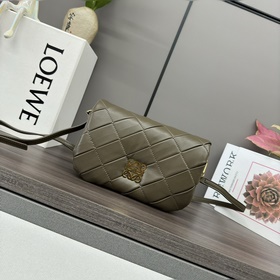 Сумка Loewe Puffer Goya из блестящей к