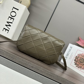Сумка Loewe Puffer Goya из блестящей к