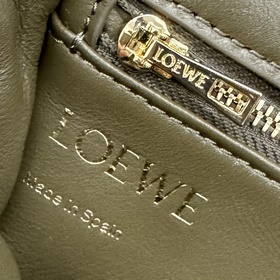 Сумка Loewe Puffer Goya из блестящей к