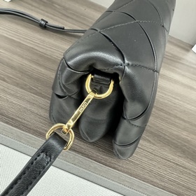 Сумка Loewe Puffer Goya из блестящей к