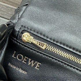 Сумка Loewe Puffer Goya из блестящей к
