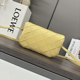 Сумка Loewe Puffer Goya из блестящей к