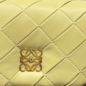 Сумка Loewe Puffer Goya из блестящей к