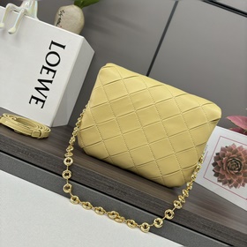 Сумка Loewe Puffer Goya из блестящей к