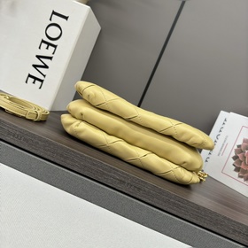 Сумка Loewe Puffer Goya из блестящей к