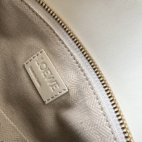 Сумка Loewe Puzzle Edge из атласной т