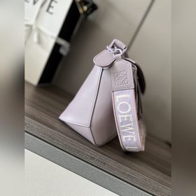 Сумка Loewe Puzzle Edge из атласной т