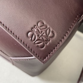 Loewe  Сумка Puzzle Edge из атласной 