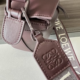 Loewe  Сумка Puzzle Edge из атласной 