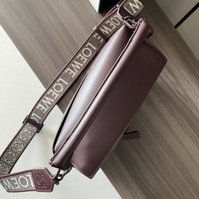 Loewe  Сумка Puzzle Edge из атласной 