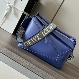 Сумка Loewe Puzzle Edge из атласной т