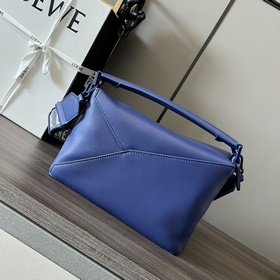 Сумка Loewe Puzzle Edge из атласной т