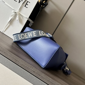 Сумка Loewe Puzzle Edge из атласной т