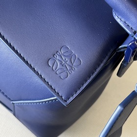 Сумка Loewe Puzzle Edge из атласной т