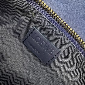 Сумка Loewe Puzzle Edge из атласной т