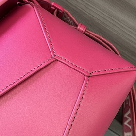Сумка Loewe Puzzle Edge из атласной т