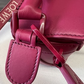 Сумка Loewe Puzzle Edge из атласной т