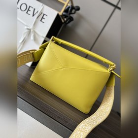 Сумка Loewe Puzzle Edge из атласной т