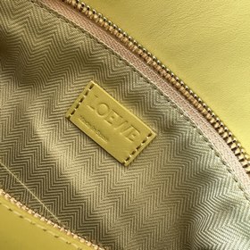 Сумка Loewe Puzzle Edge из атласной т