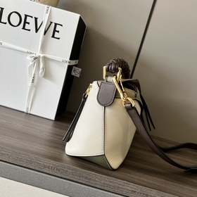 Loewe  Новая плетеная сумка Puzzle E