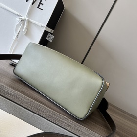 Loewe  Новая плетеная сумка Puzzle E