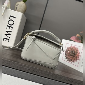 Мини-сумка Loewe Puzzle из гладкой тел